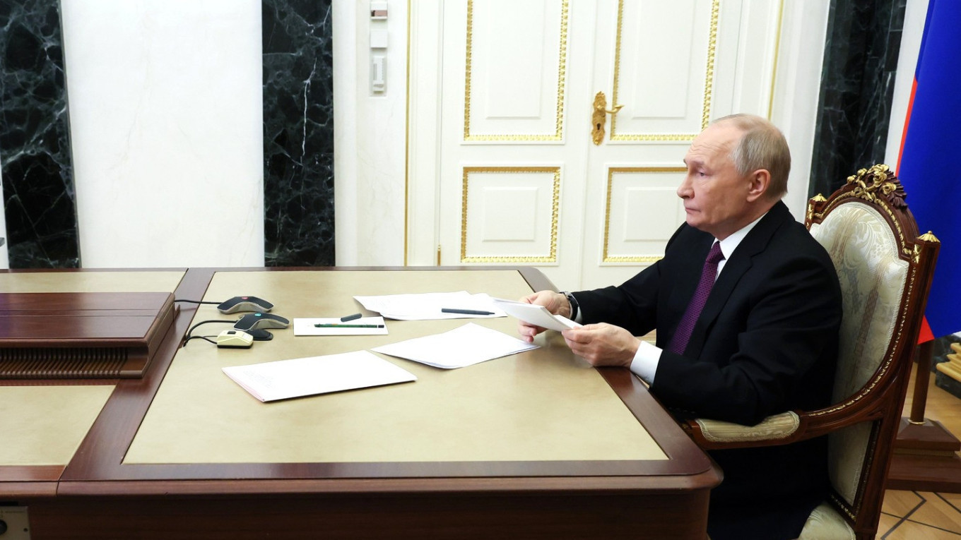 Putins New Law Intensifies Crackdown on Foreign Agents and Dissent in Russia