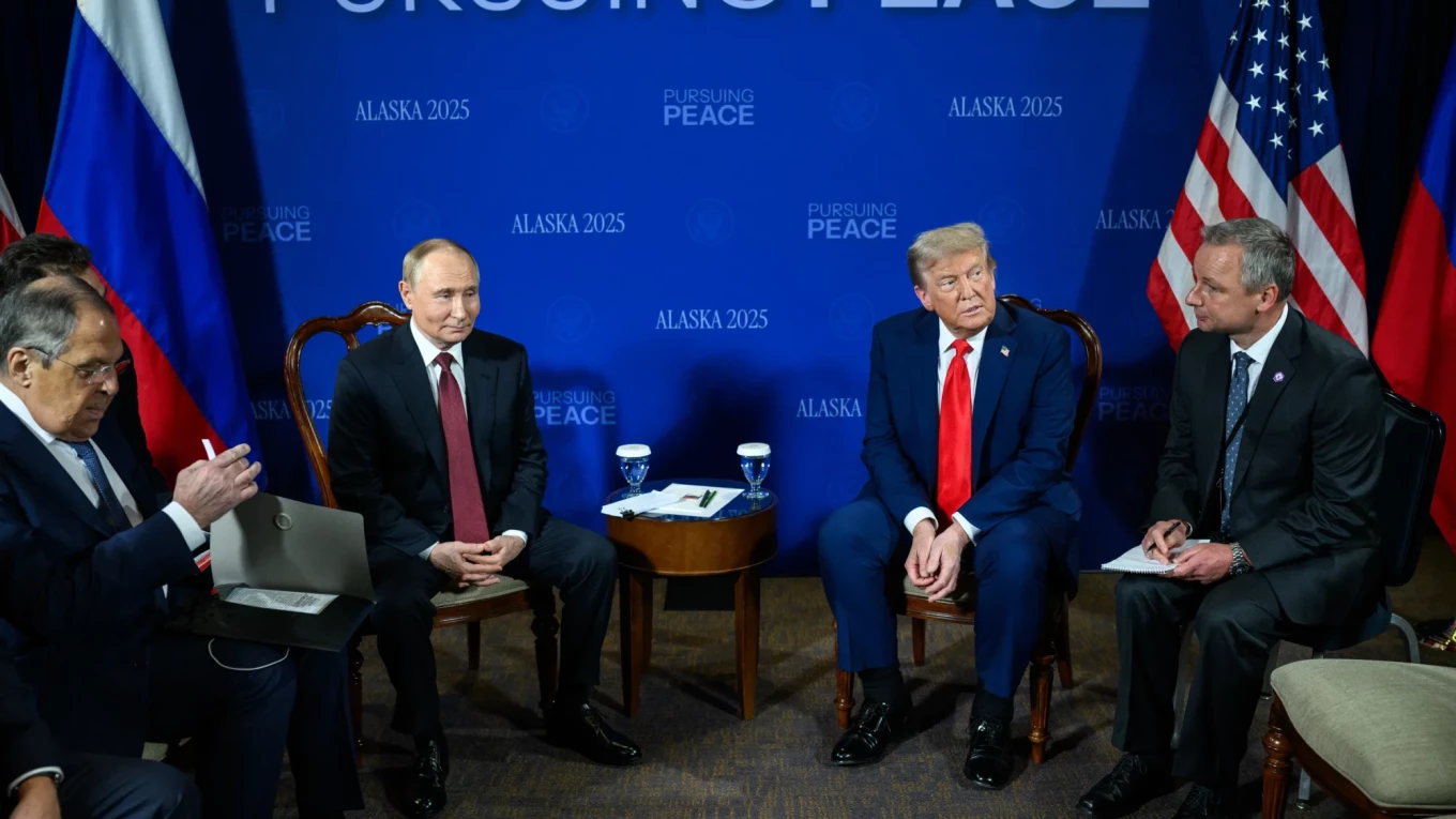 Trump Plans Meeting with Putin in Budapest Amid Controversial Missile Debate