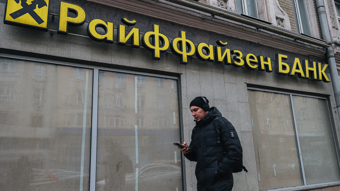 Raiffeisen Banks Attempts to Exit Russia Blocked Again by Authorities Amid Sanction Fears
