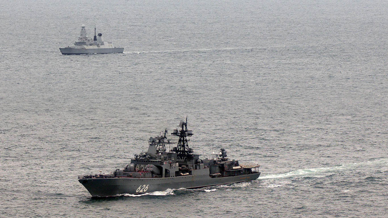 British Destroyer First to Shadow Russian Warship Under NATO Command in North Sea