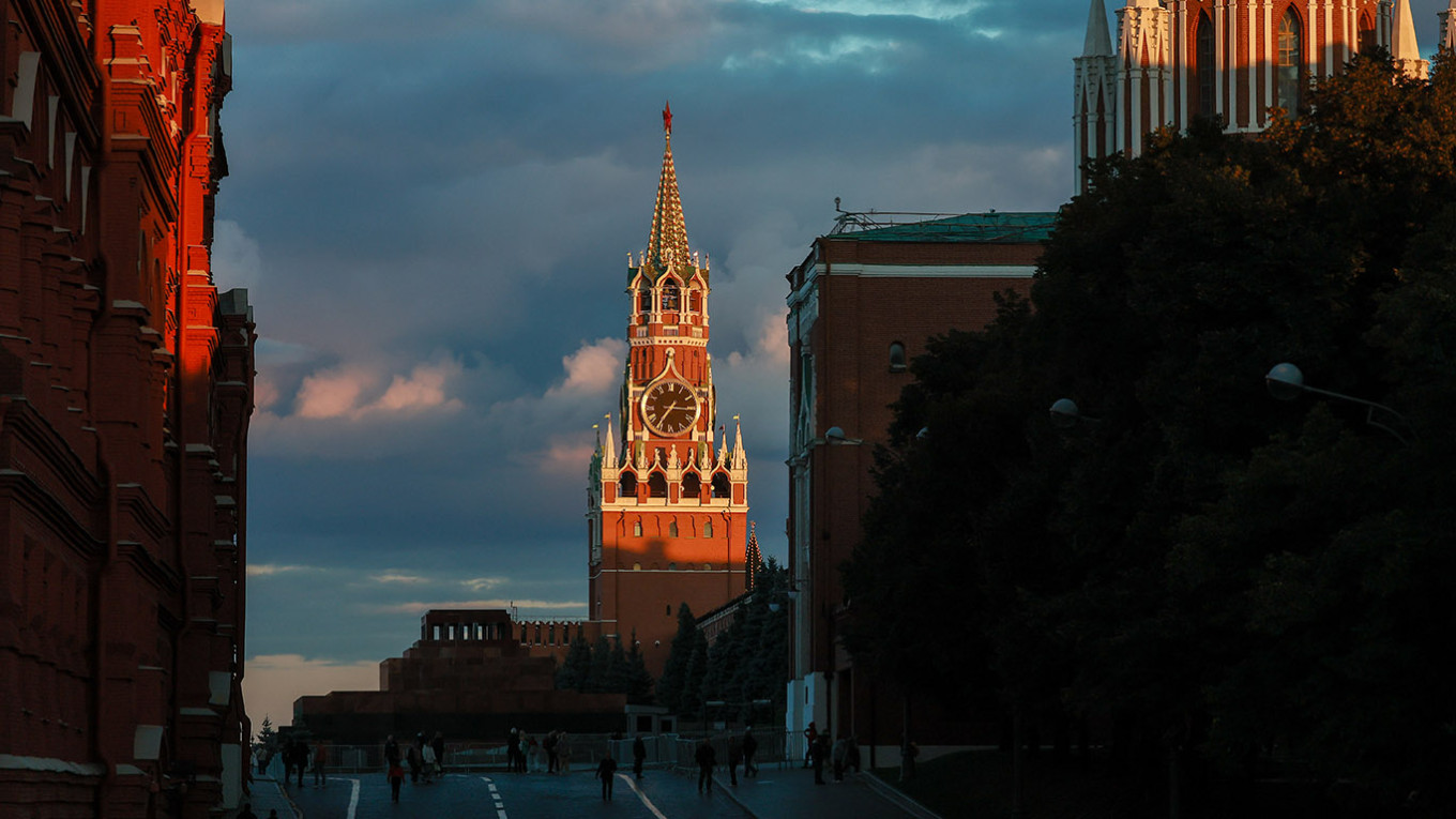 Kremlin Dismisses Media Rumors About Putin-Trump Summit Preparations
