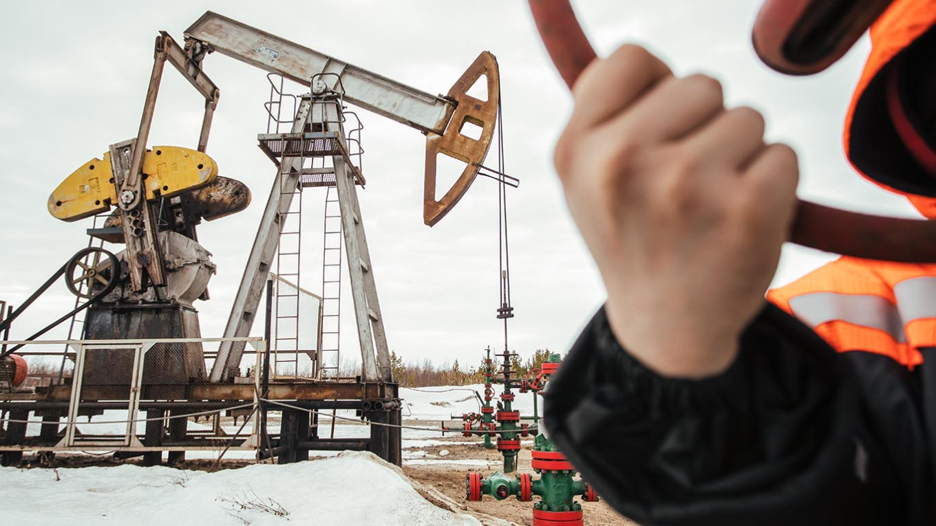 Impact of Latest U.S. Sanctions on Rosneft and Lukoil: Navigating the Future of Russias Oil Market