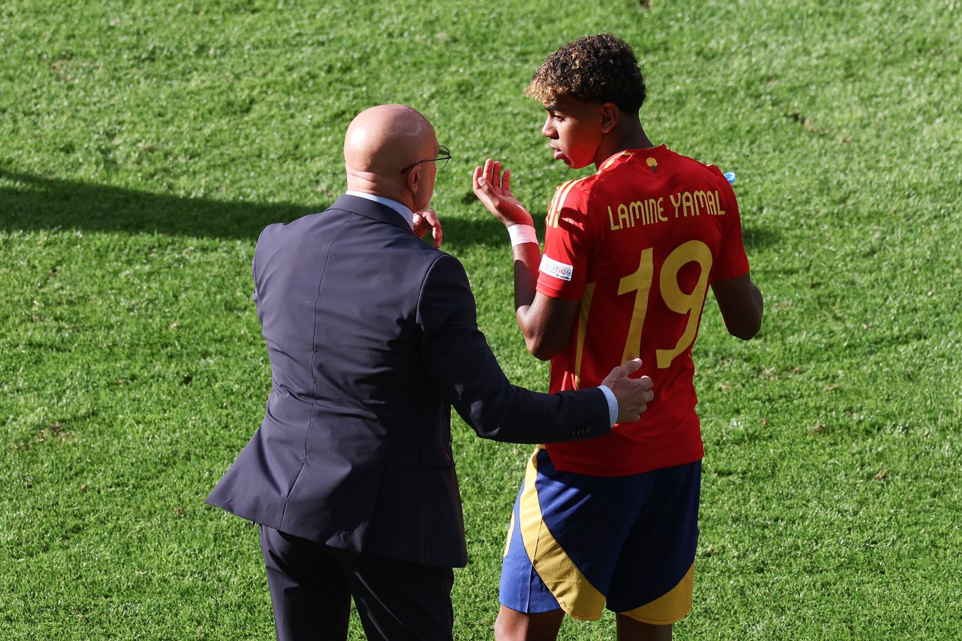 Heroic First Responder: New London Firefighter Saves Three Children from Explosive Flat Fire on Day Four