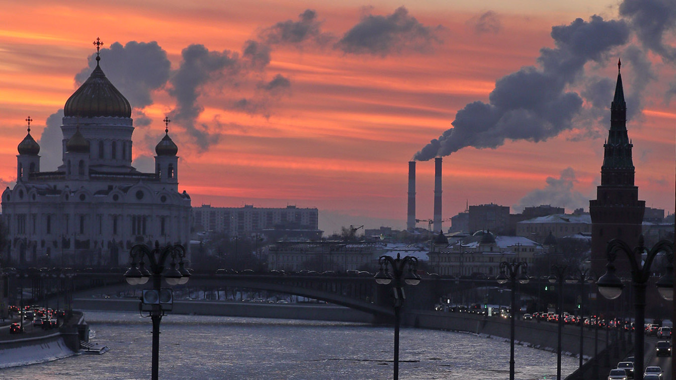 Central Bank Alerts: Russias Economic Recession Looms as Growth Slows