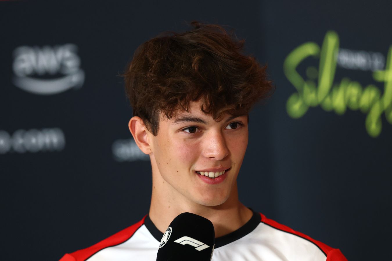 Emoji Signals: Drug Kingpin Jailed as Thumbs Up Gesture Leads to Major Bust