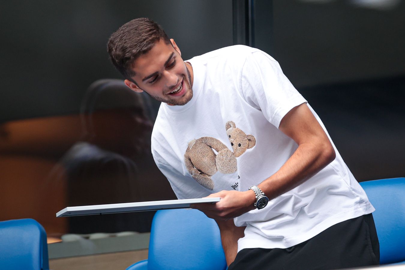 Headline: Week-Long Closure of Metropolitan Line Section Due to Track Fault: Alternate Routes Recommended by TfL