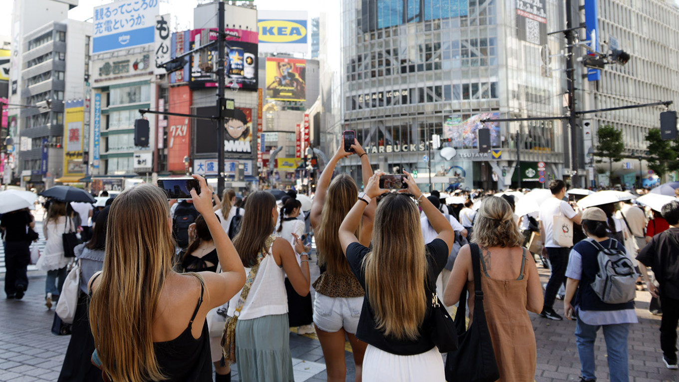 Russian Tourists Flock to Japan as Numbers Surge in 2025