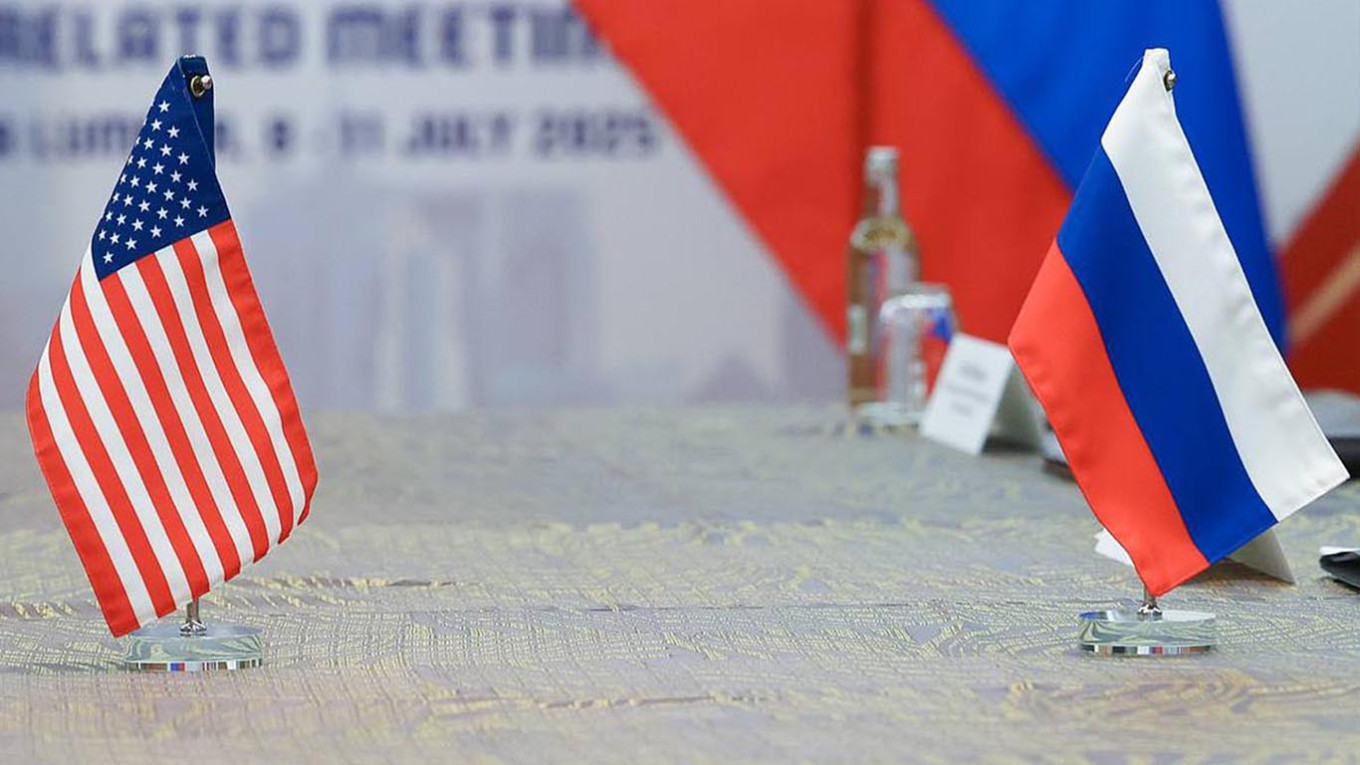 U.S. Army Secretary Engages in Peace Talks with Russian Officials Amid Ongoing Conflict Dynamics