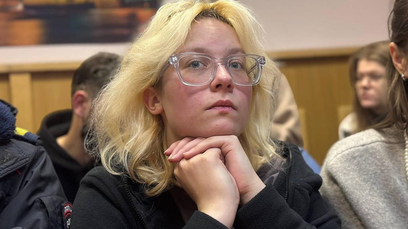 Street Performer Faces Hefty Fine for Anti-War Song in St. Petersburg Court