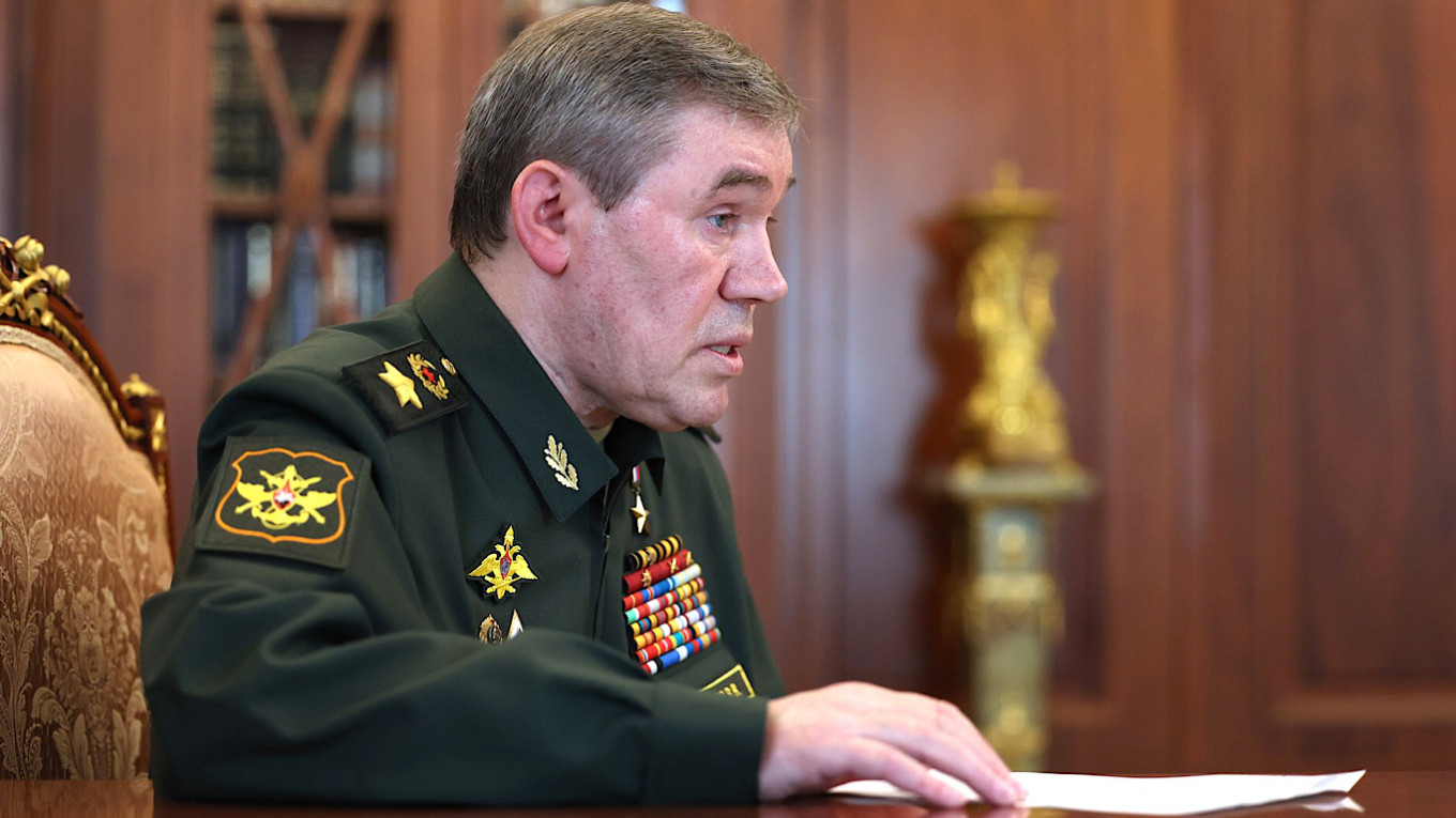 Gerasimovs Encirclement Claims Draw Skepticism from Military Experts and Pro-War Bloggers