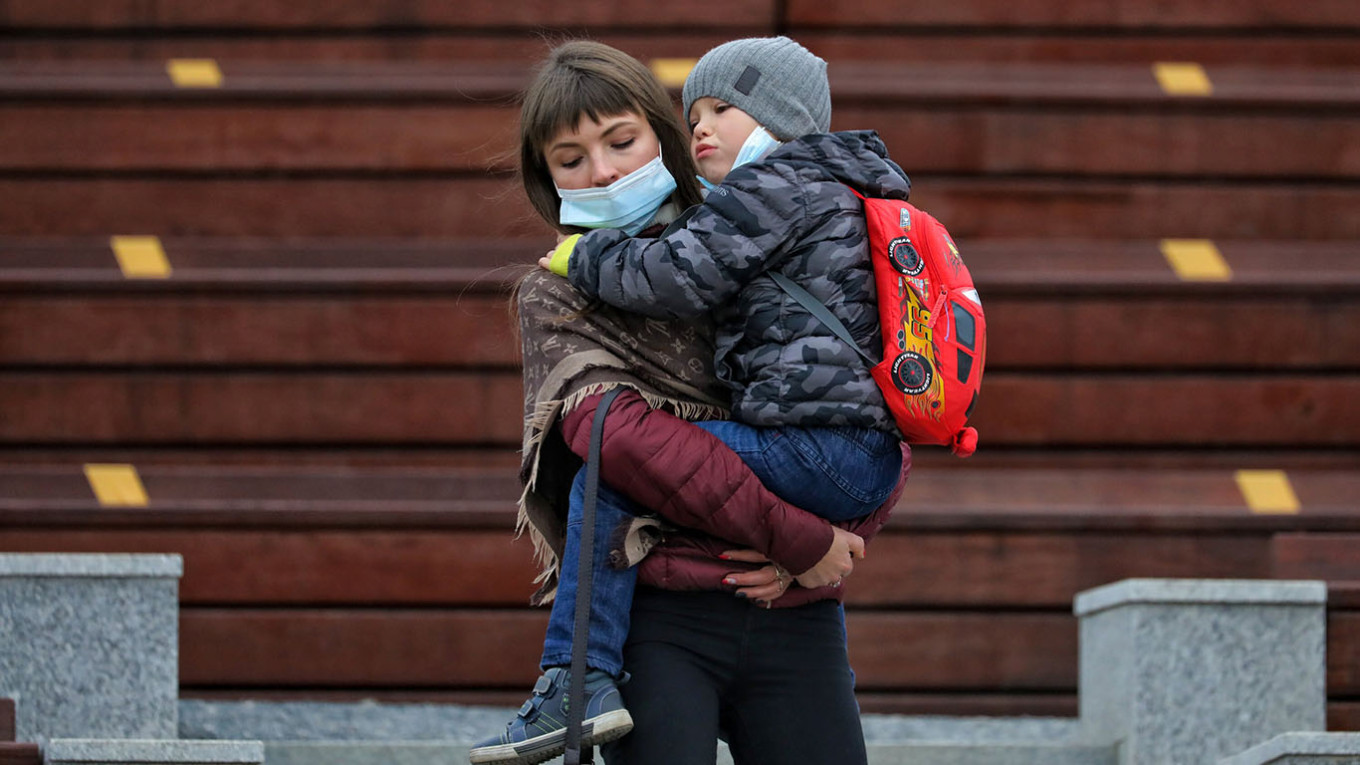 Blagoveshchensk Implements Two-Week Mask Mandate as Respiratory Illness Cases Surge