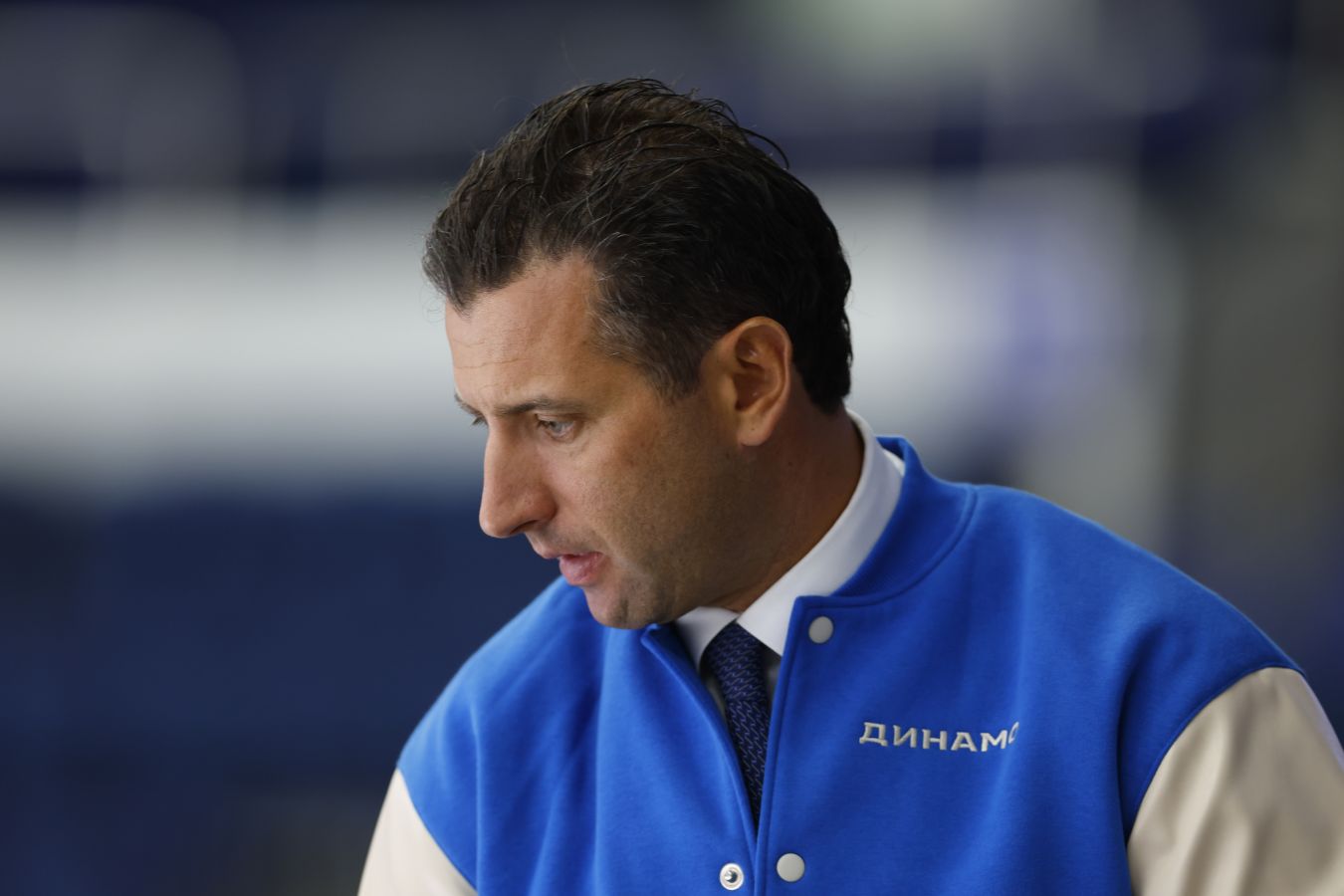 Rotenbergs Heartwarming Welcome: Embraced and Twirled by Siberias Snowman in Novosibirsk