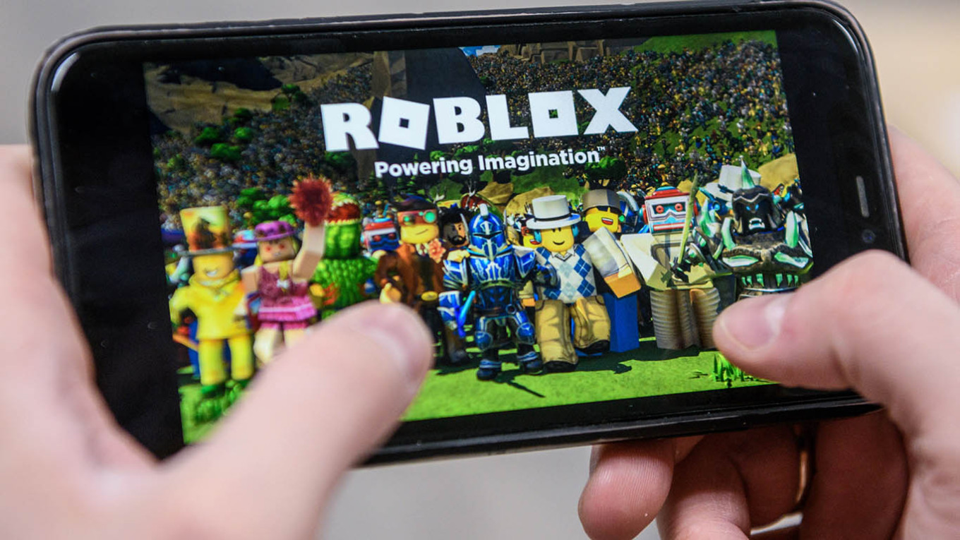 Children Cease Playing and Start Protesting: Kremlin Overwhelmed by Roblox Ban Complaints