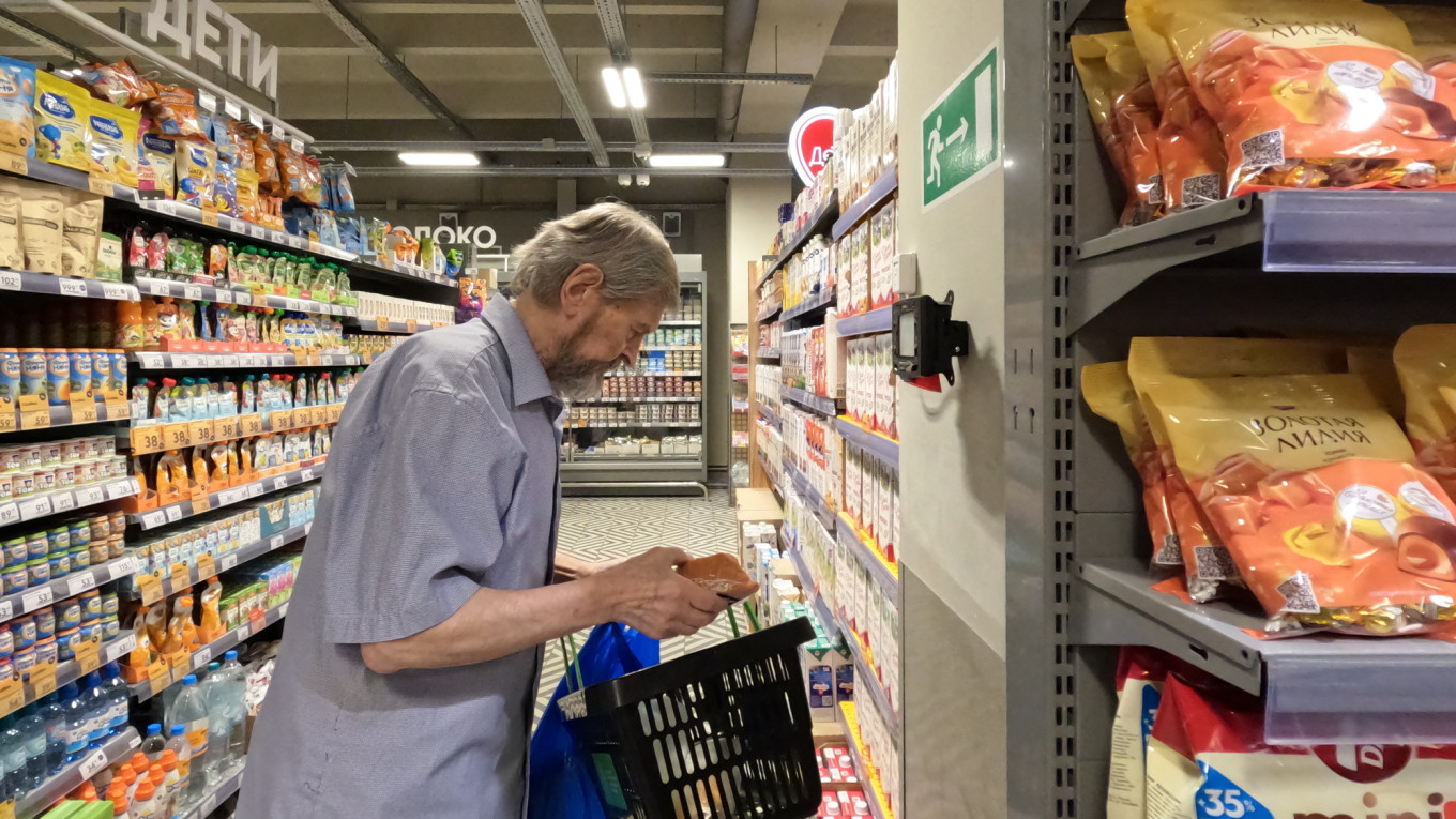 Russias Inflation Plummets Amid Strain from High Interest Rates and Economic Challenges