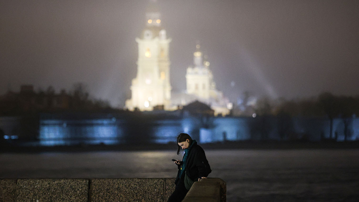 Persistent Mobile Internet Disruptions in St. Petersburg Despite Removal of Drone Warning