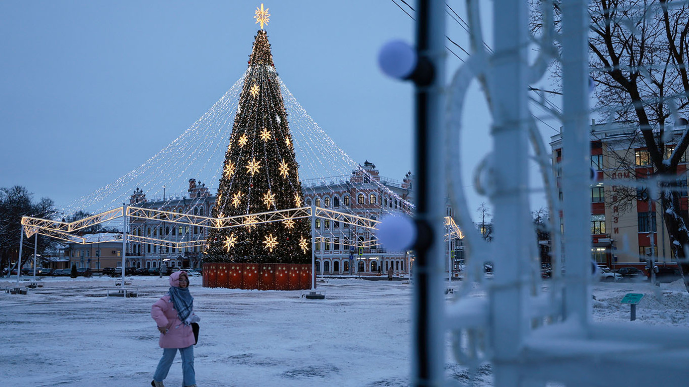 Russias Regions Curb New Year’s Festivities Amid Ongoing War in Ukraine