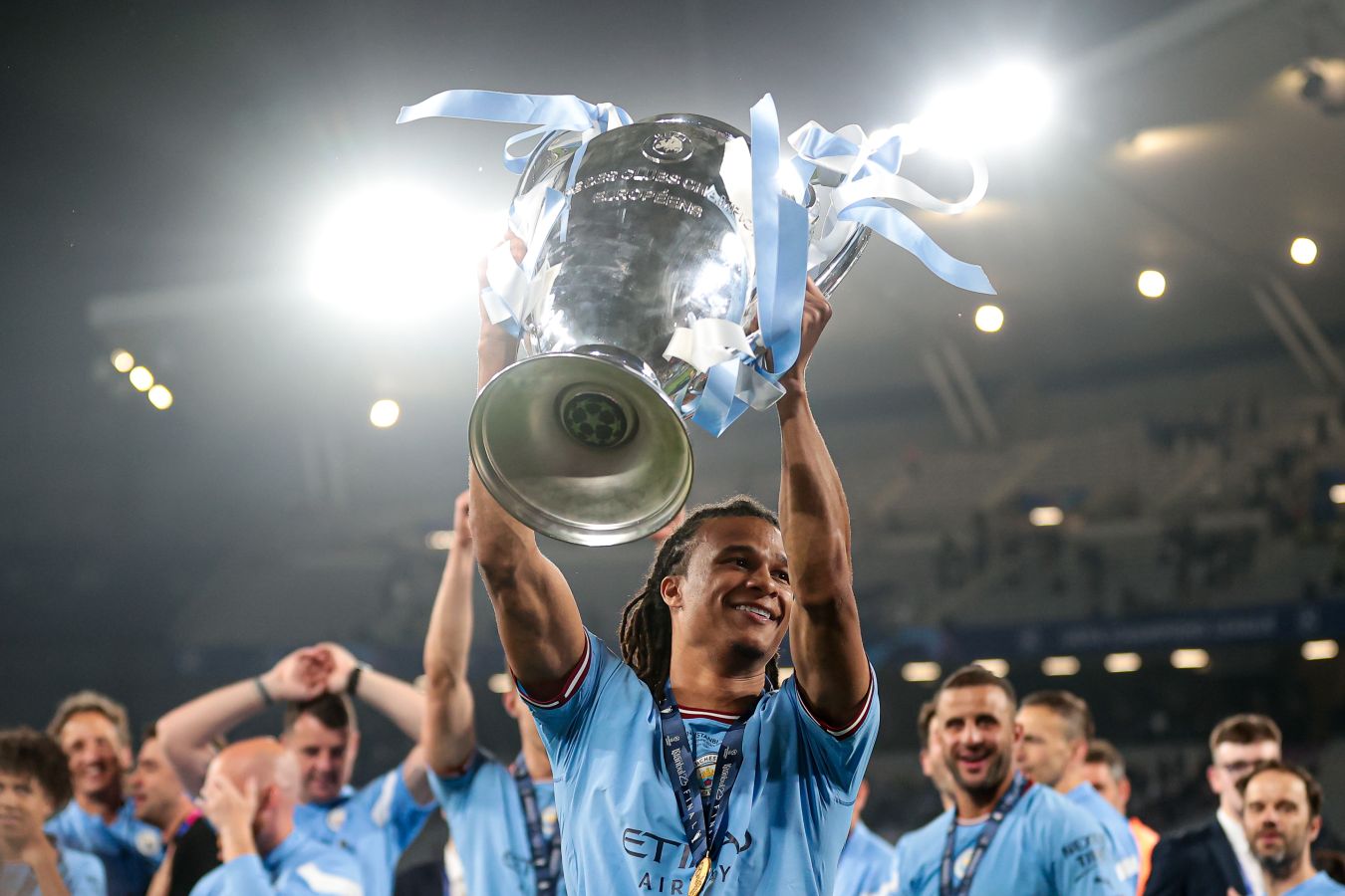 Ake Rejects Move to West Ham: Manchester City Defender Chooses Stability Over Struggle