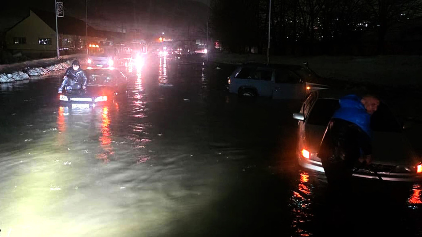 Kamchatka Faces Powerful Winter Storm: Schools Closed and Work Hours Reduced