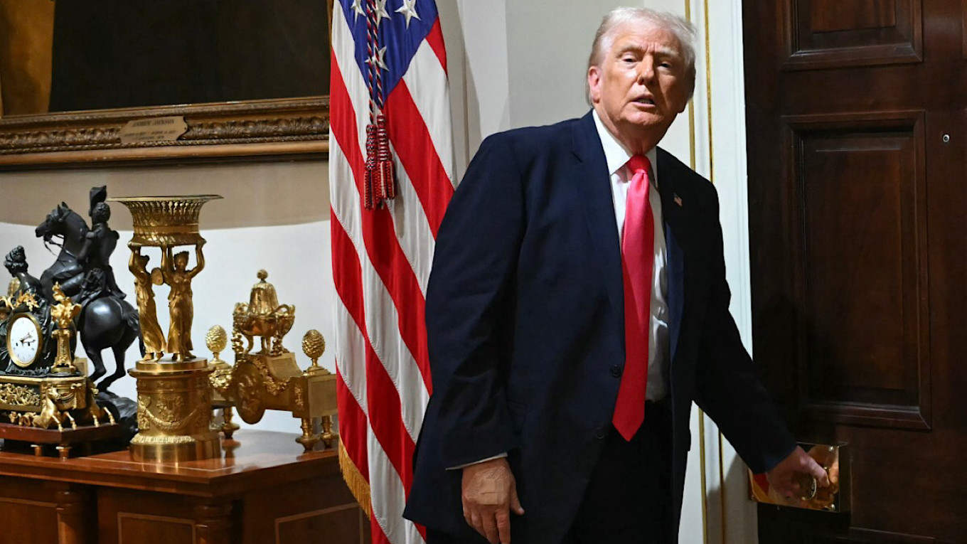 Trump Suggests Putin Desires Peace, Despite Ongoing Russian Aggression in Donbas