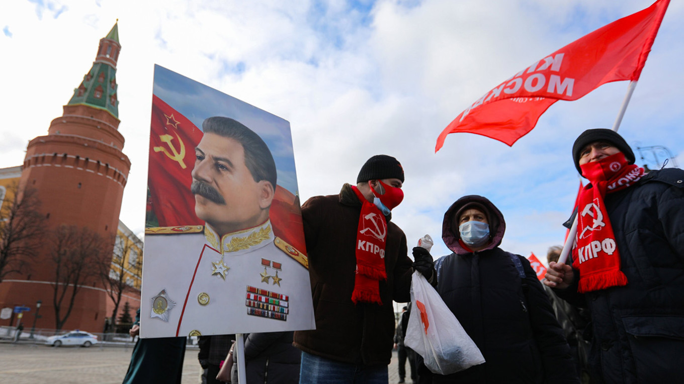 Reviving Stalins Economic Legacy: Russias New Textbook Aims to Reshape Economic Thought