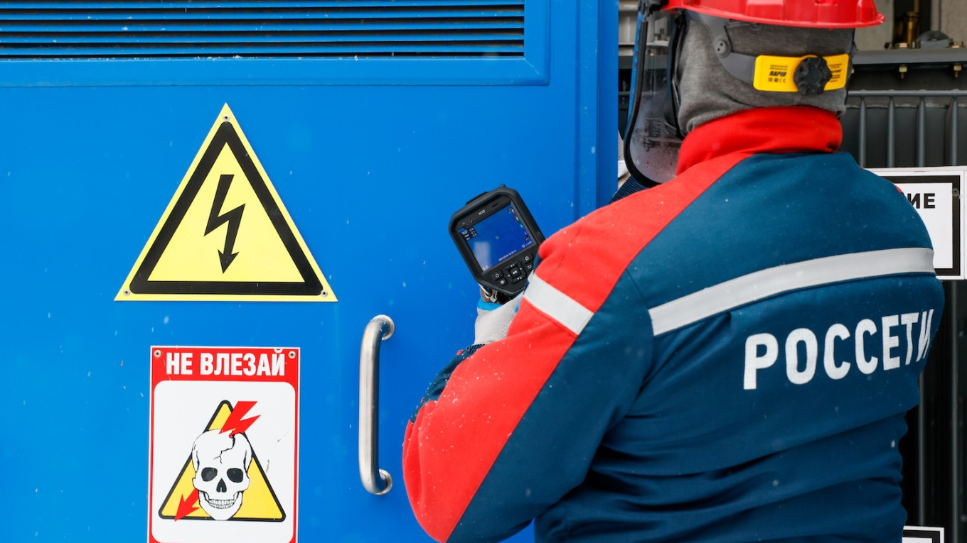 Power Outages in Russian-Occupied South Blamed on Ukrainian Army Assault