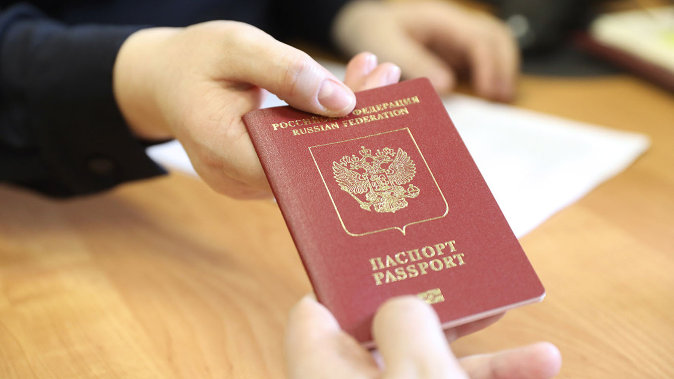 Russia Advises Citizens to Switch to Biometric Passports as EU’s Digital Entry Deadline Approaches