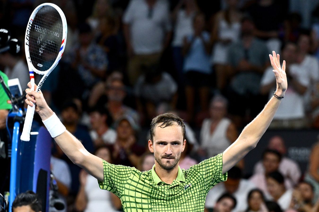 Headline: A Whale of a Rescue: How One Stranded Marine Mammal United Millions in a Historic Thames Endeavor