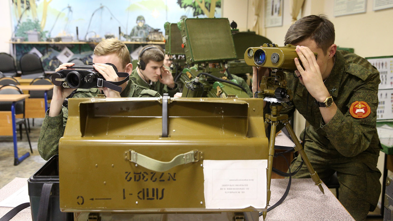 Misleading Recruitment Tactics: Higher School of Economics Lures Students into Army with False Promises