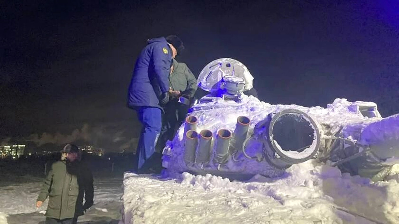 Tragic Incident at Military Exhibition: Teenager Crushed by Tank in Yakutsk