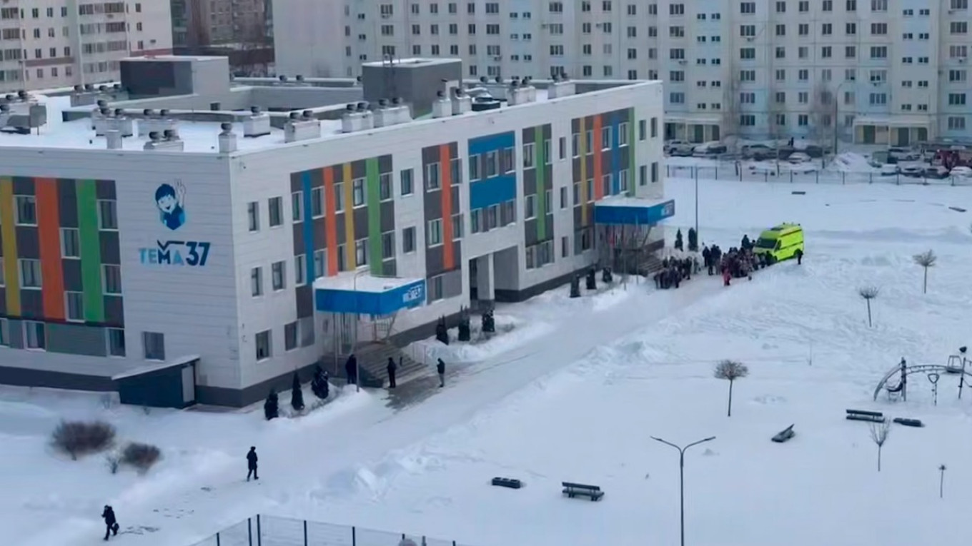 Teenager Arrested After Stabbing School Janitor Following Conflict in Tatarstan