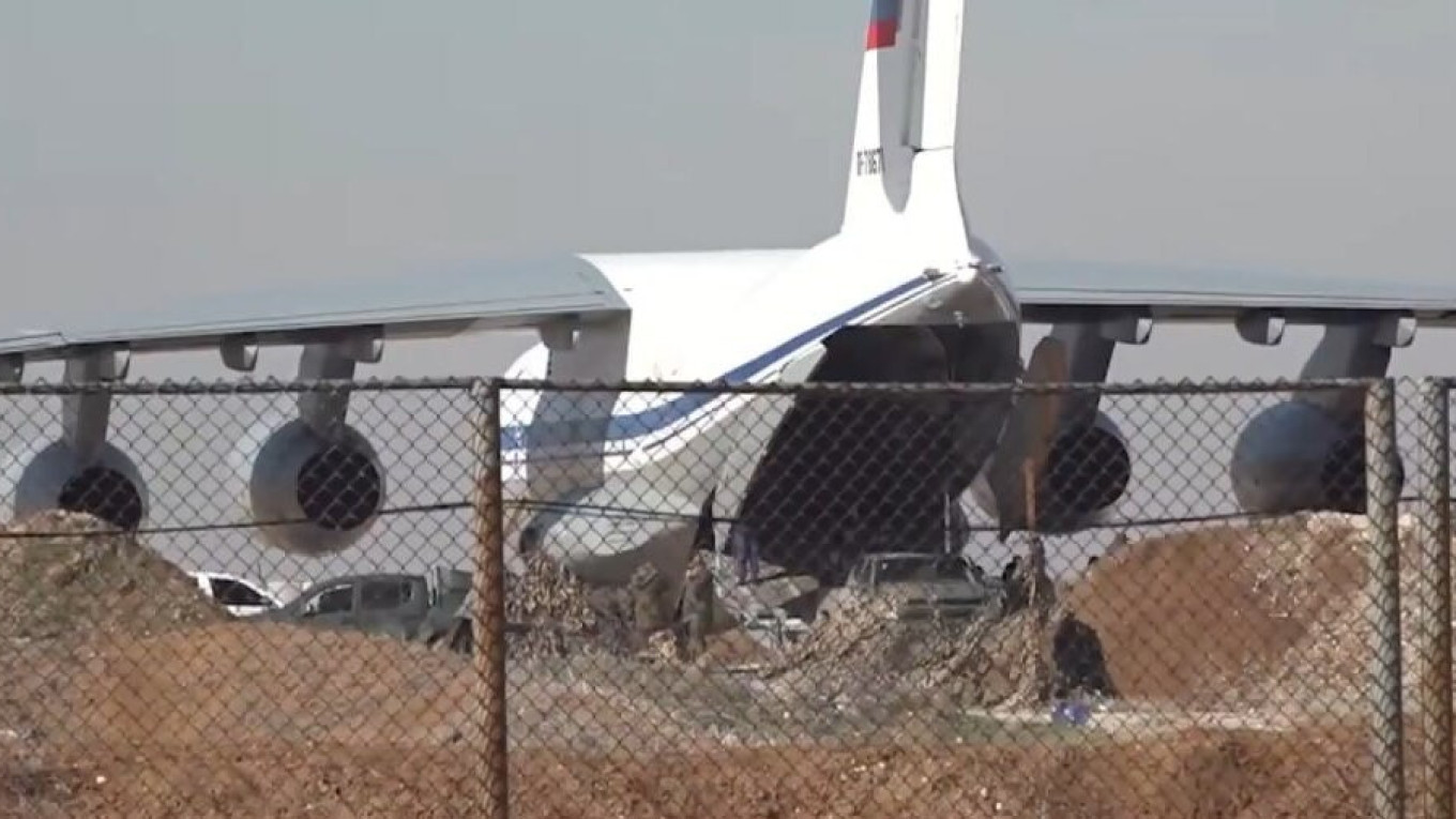 Russia Begins Troop Withdrawals from Strategic Base in Northeast Syria