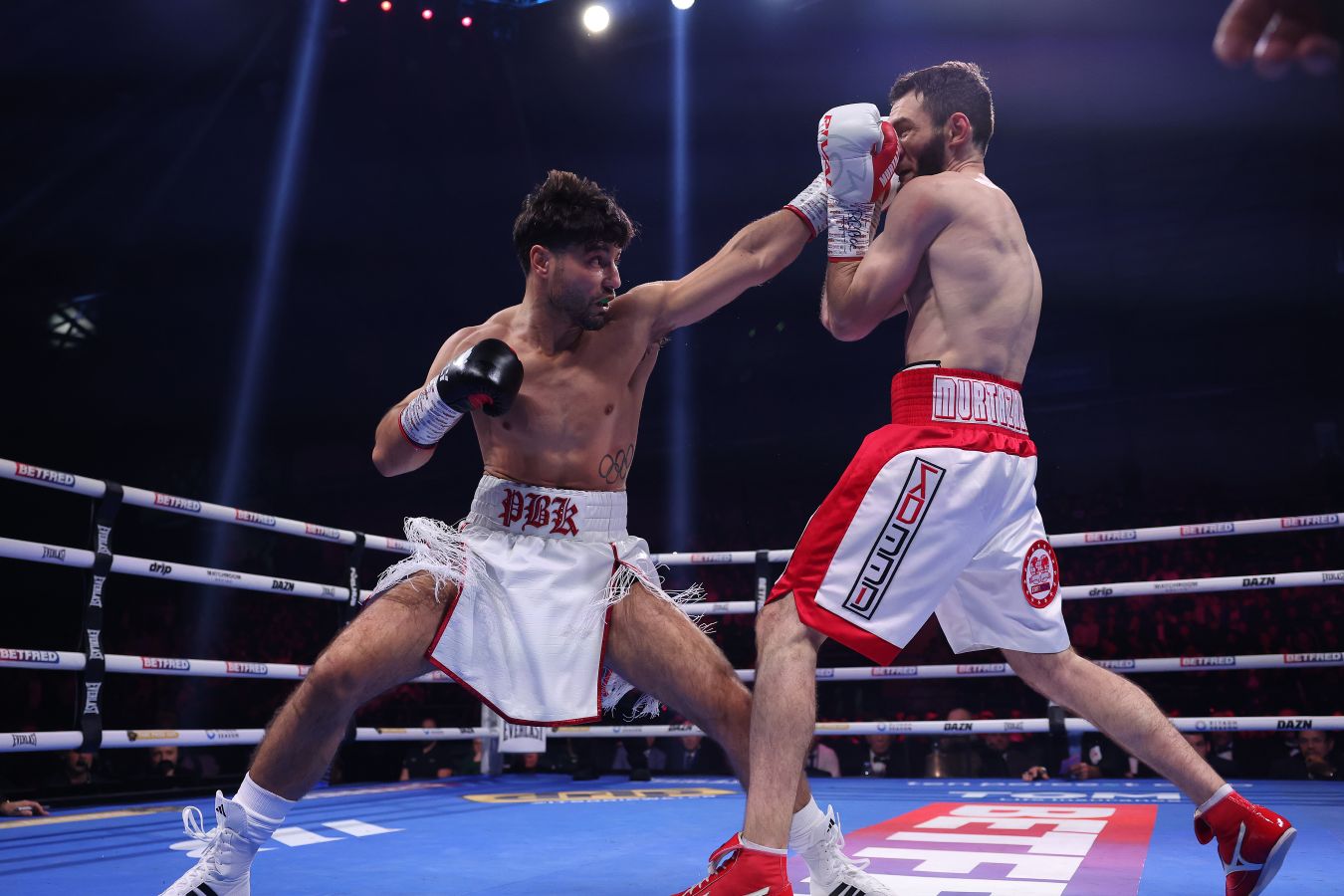 Josh Kelly Celebrates Landmark Win Against Murtazaliev, Becomes First World Champion from Sunderland