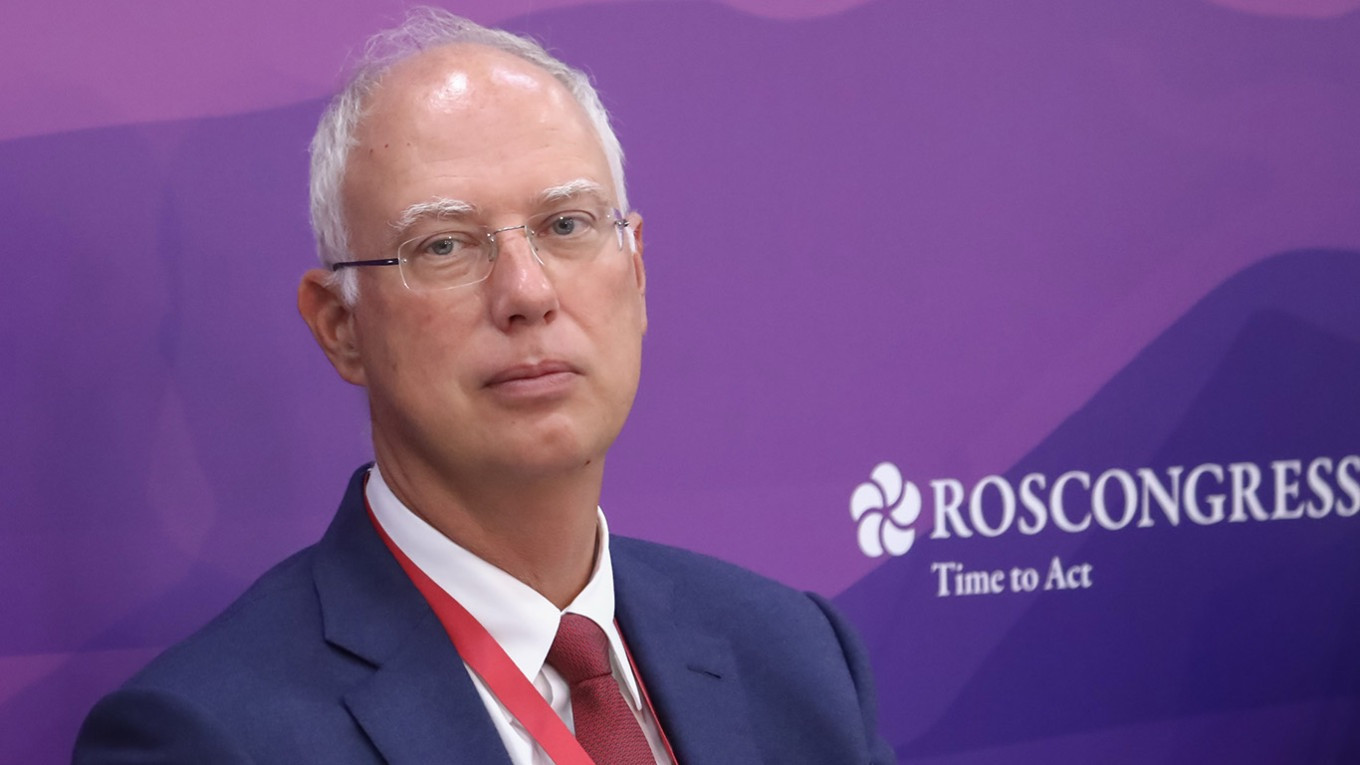 Russian Economic Envoy Engages in Discussions with U.S. Officials in Florida Ahead of Key Peace Talks